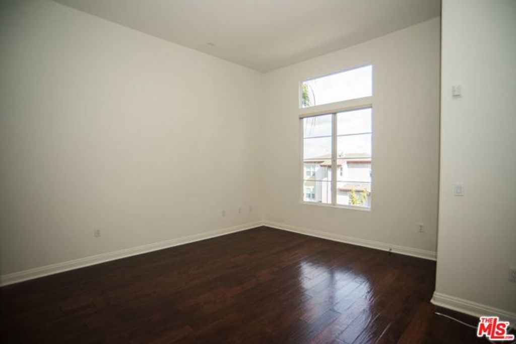 5831 Seawalk Drive 221, Los Angeles, CA 90094