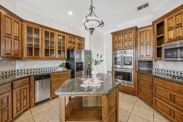 136 Club House Drive, Weatherford, TX 76087