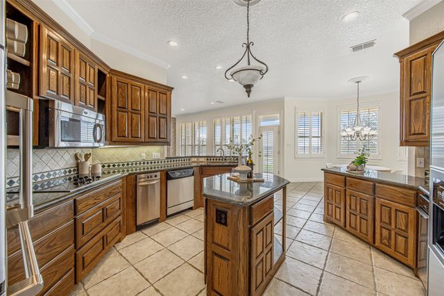 136 Club House Drive, Weatherford, TX 76087