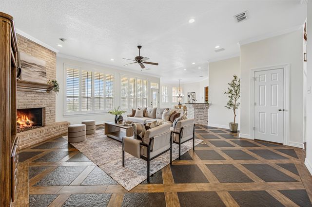 136 Club House Drive, Weatherford, TX 76087