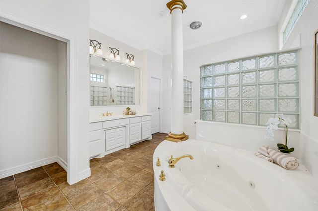 136 Club House Drive, Weatherford, TX 76087