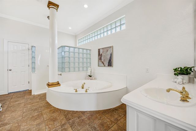 136 Club House Drive, Weatherford, TX 76087