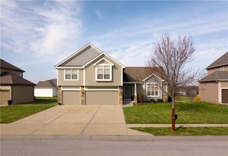 17802 Greyhawke Ridge, Smithville, MO 64089