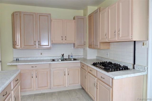 8469 Westminster Avenue, Warren, MI 48089
