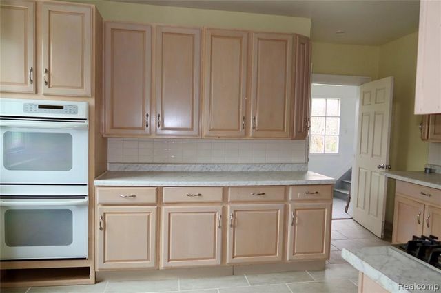 8469 Westminster Avenue, Warren, MI 48089