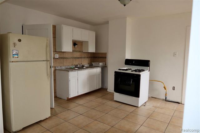 8469 Westminster Avenue, Warren, MI 48089