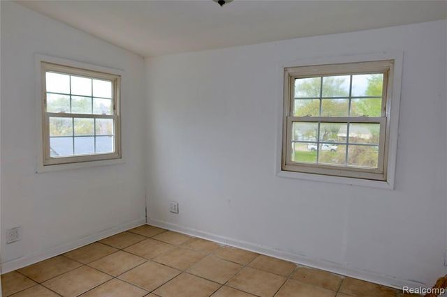 8469 Westminster Avenue, Warren, MI 48089