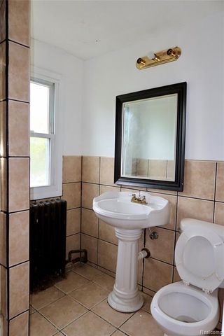8469 Westminster Avenue, Warren, MI 48089