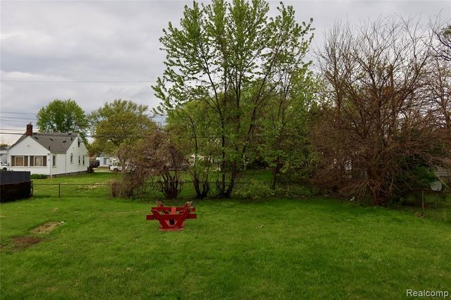 8469 Westminster Avenue, Warren, MI 48089