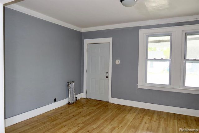 8469 Westminster Avenue, Warren, MI 48089
