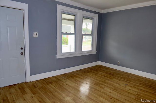 8469 Westminster Avenue, Warren, MI 48089