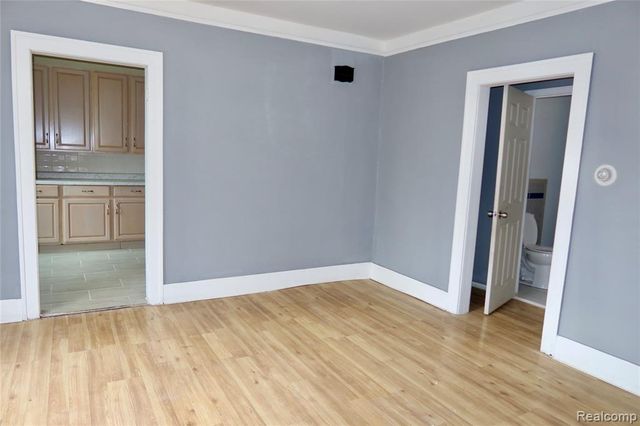 8469 Westminster Avenue, Warren, MI 48089