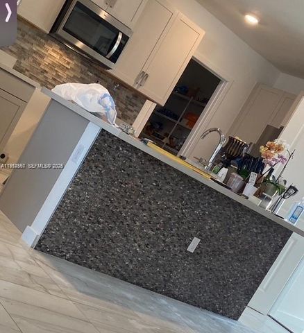 439 NE 6th Pl, Florida City, FL 33034