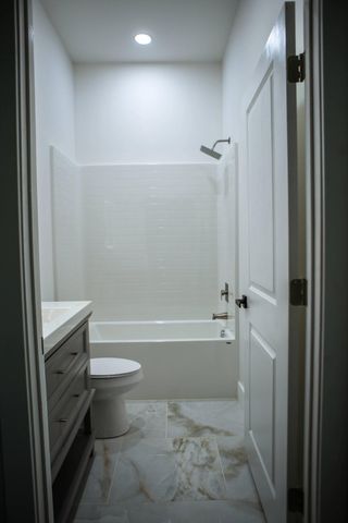 80 Lakeshore Terrace RD, Hardy, VA 24101