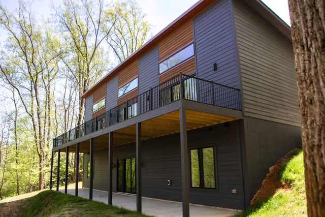 80 Lakeshore Terrace RD, Hardy, VA 24101