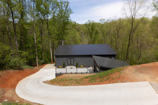80 Lakeshore Terrace RD, Hardy, VA 24101
