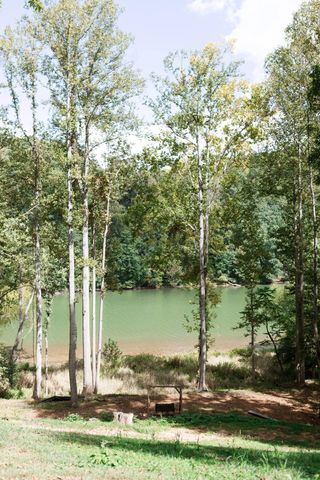 80 Lakeshore Terrace RD, Hardy, VA 24101