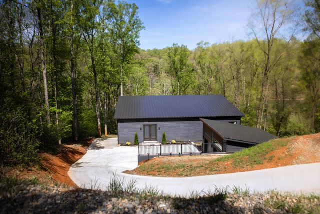 80 Lakeshore Terrace RD, Hardy, VA 24101