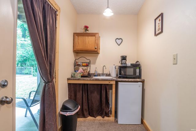 1275 N Sewell Road, Bloomington, IN 47408