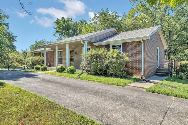 306 Hampshire Ct, Clarksville, TN 37043