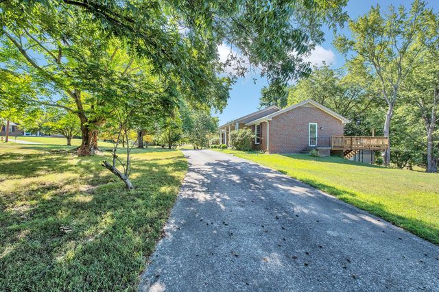306 Hampshire Ct, Clarksville, TN 37043