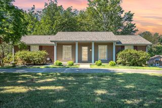 306 Hampshire Ct, Clarksville, TN 37043