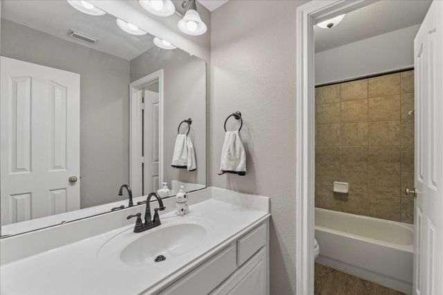 5604 Kingsfield Court, League City, TX 77573