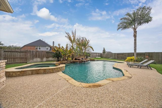 5604 Kingsfield Court, League City, TX 77573