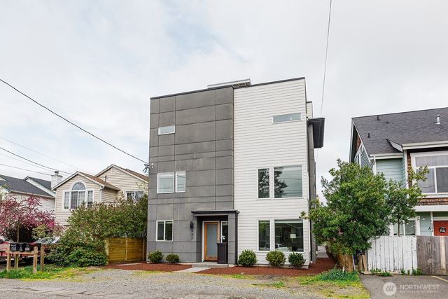 522 N 104th Street, Seattle, WA 98133