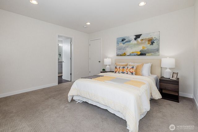 522 N 104th Street, Seattle, WA 98133