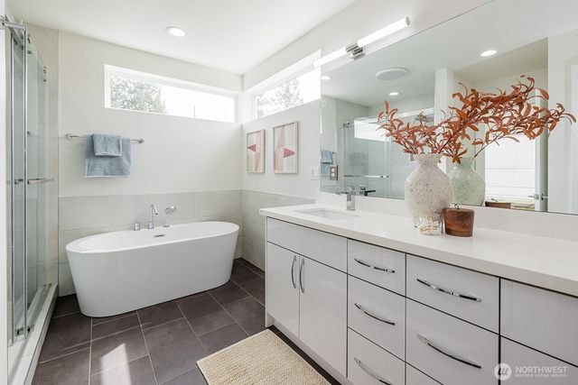 522 N 104th Street, Seattle, WA 98133