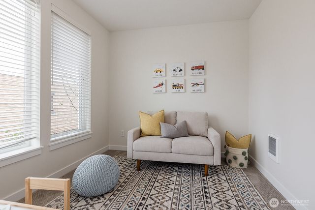 522 N 104th Street, Seattle, WA 98133