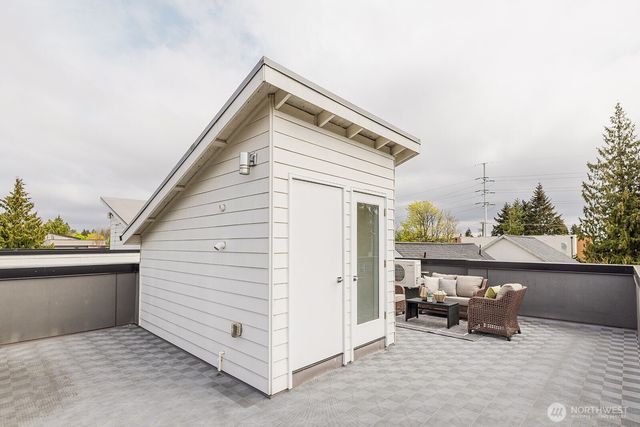 522 N 104th Street, Seattle, WA 98133