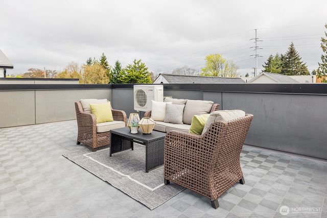 522 N 104th Street, Seattle, WA 98133