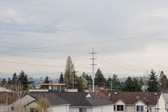 522 N 104th Street, Seattle, WA 98133