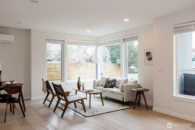 522 N 104th Street, Seattle, WA 98133