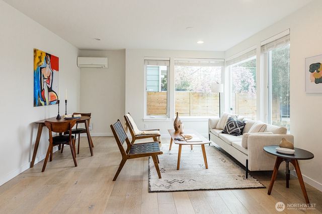 522 N 104th Street, Seattle, WA 98133