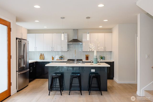 522 N 104th Street, Seattle, WA 98133
