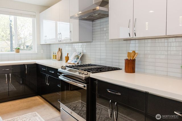 522 N 104th Street, Seattle, WA 98133