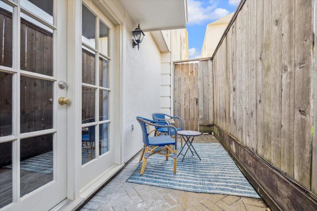 190 Oak Place Drive, Houston, TX 77006