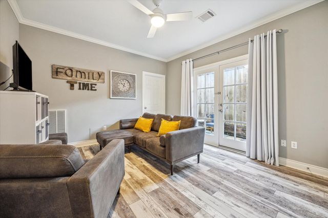 190 Oak Place Drive, Houston, TX 77006