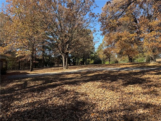 5943 Wheeler Road, Fayetteville, AR 72704