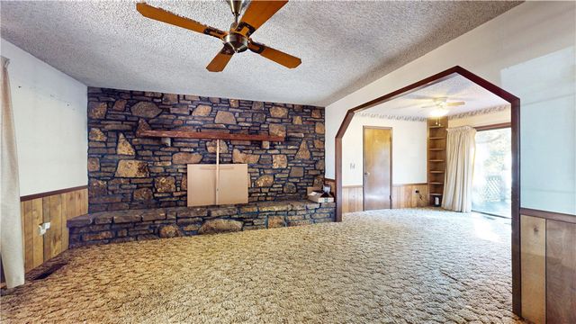 5943 Wheeler Road, Fayetteville, AR 72704