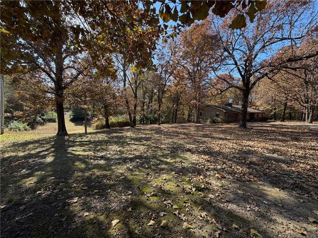 5943 Wheeler Road, Fayetteville, AR 72704