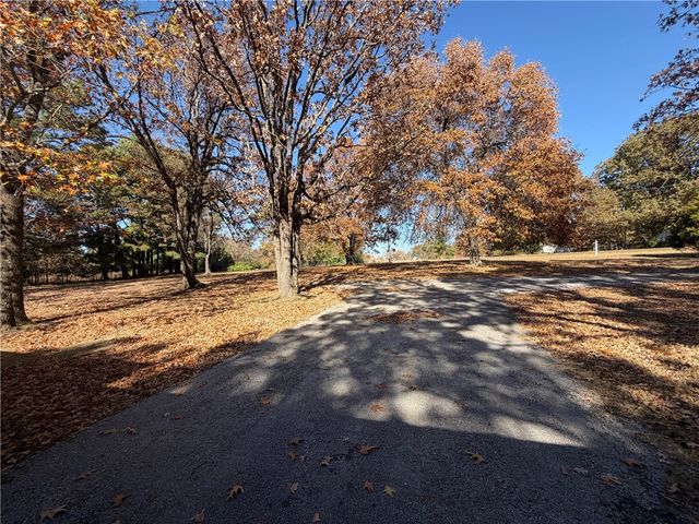 5943 Wheeler Road, Fayetteville, AR 72704