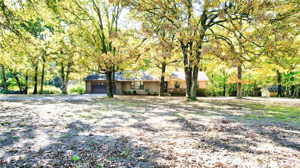 5943 Wheeler Road, Fayetteville, AR 72704
