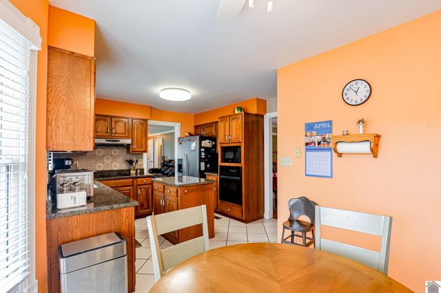 220 Rosebower Church Rd, Paducah, KY 42003