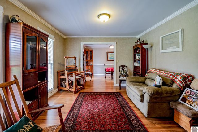 220 Rosebower Church Rd, Paducah, KY 42003