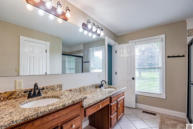 220 Rosebower Church Rd, Paducah, KY 42003