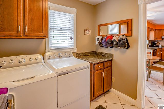 220 Rosebower Church Rd, Paducah, KY 42003